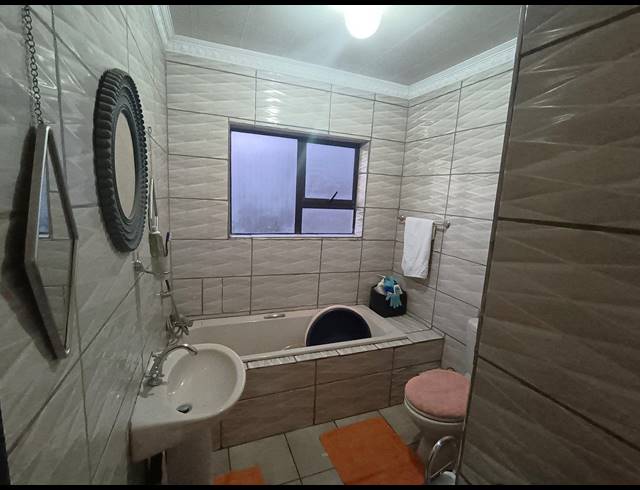 4 BEDROOM HOUSE FOR SALE IN VISTA PARK